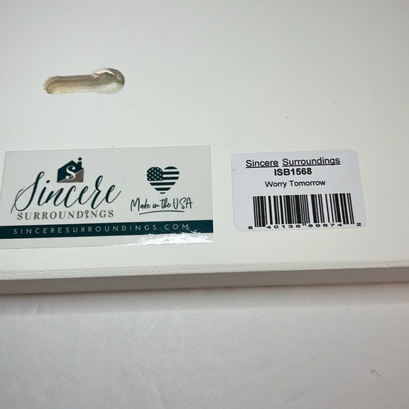 Sincere Surroundings Wood Sign - Inspirational Quote - Picture 3 of 3